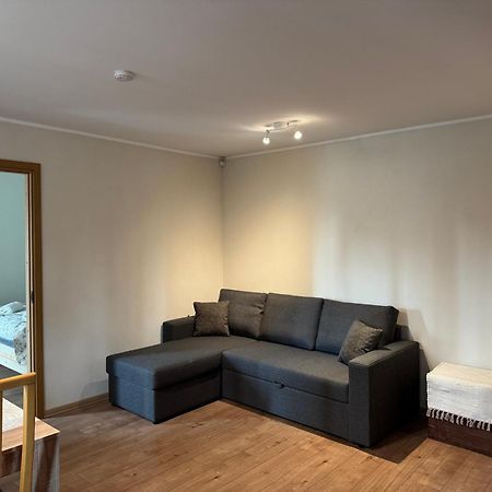 Dikol Two-Room Apartment-Self Check-In & Free Parking Near City Center Таллінн Екстер'єр фото